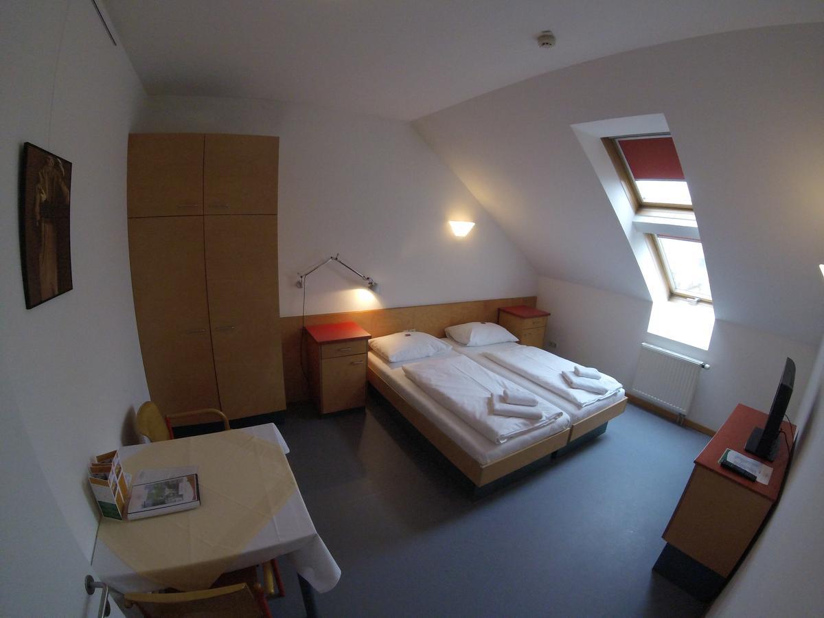 Haus Mobene - Hotel Garni Graz Bagian luar foto
