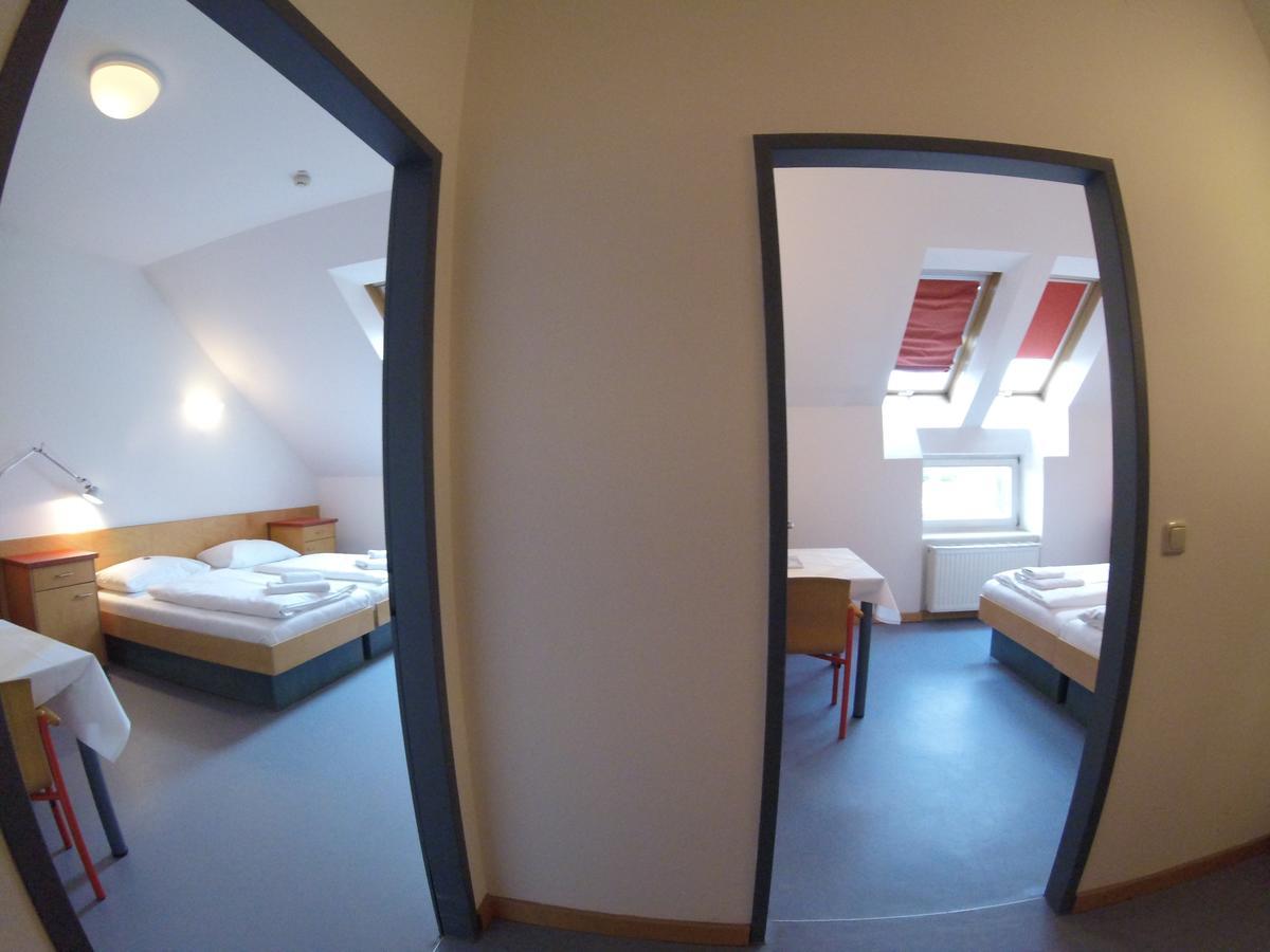 Haus Mobene - Hotel Garni Graz Bagian luar foto