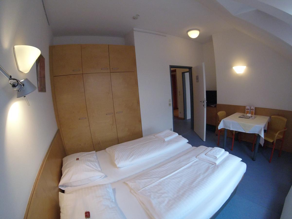 Haus Mobene - Hotel Garni Graz Bagian luar foto