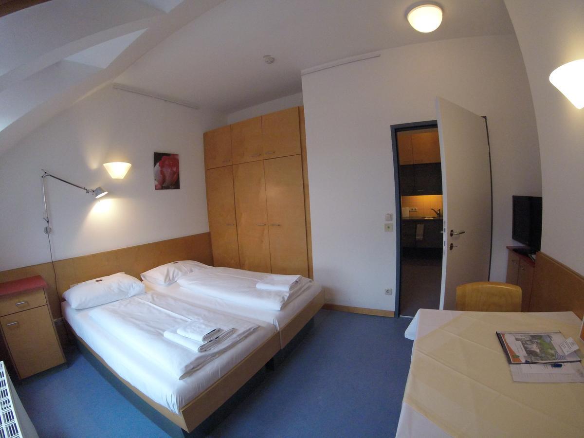 Haus Mobene - Hotel Garni Graz Bagian luar foto