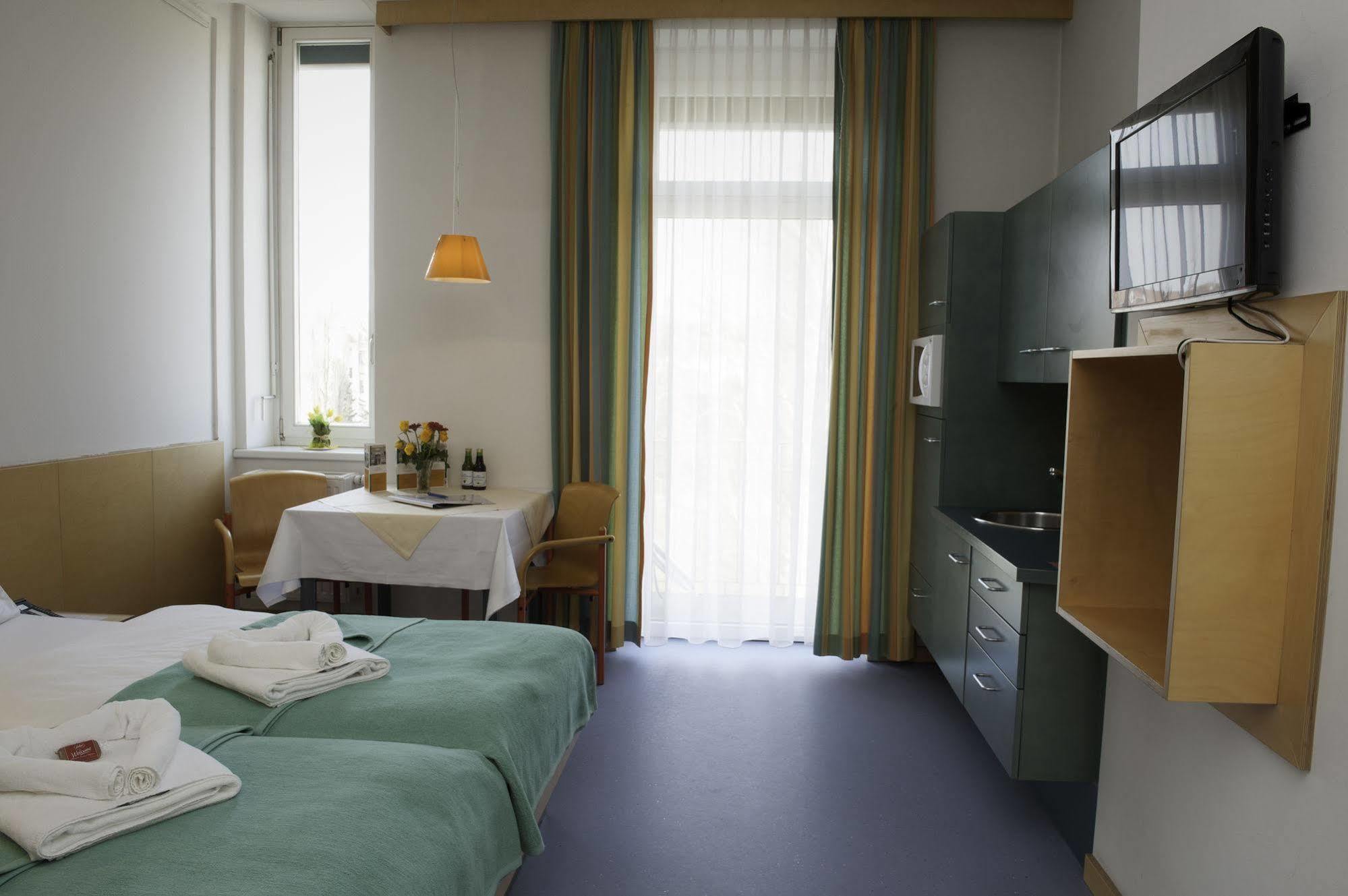 Haus Mobene - Hotel Garni Graz Bagian luar foto