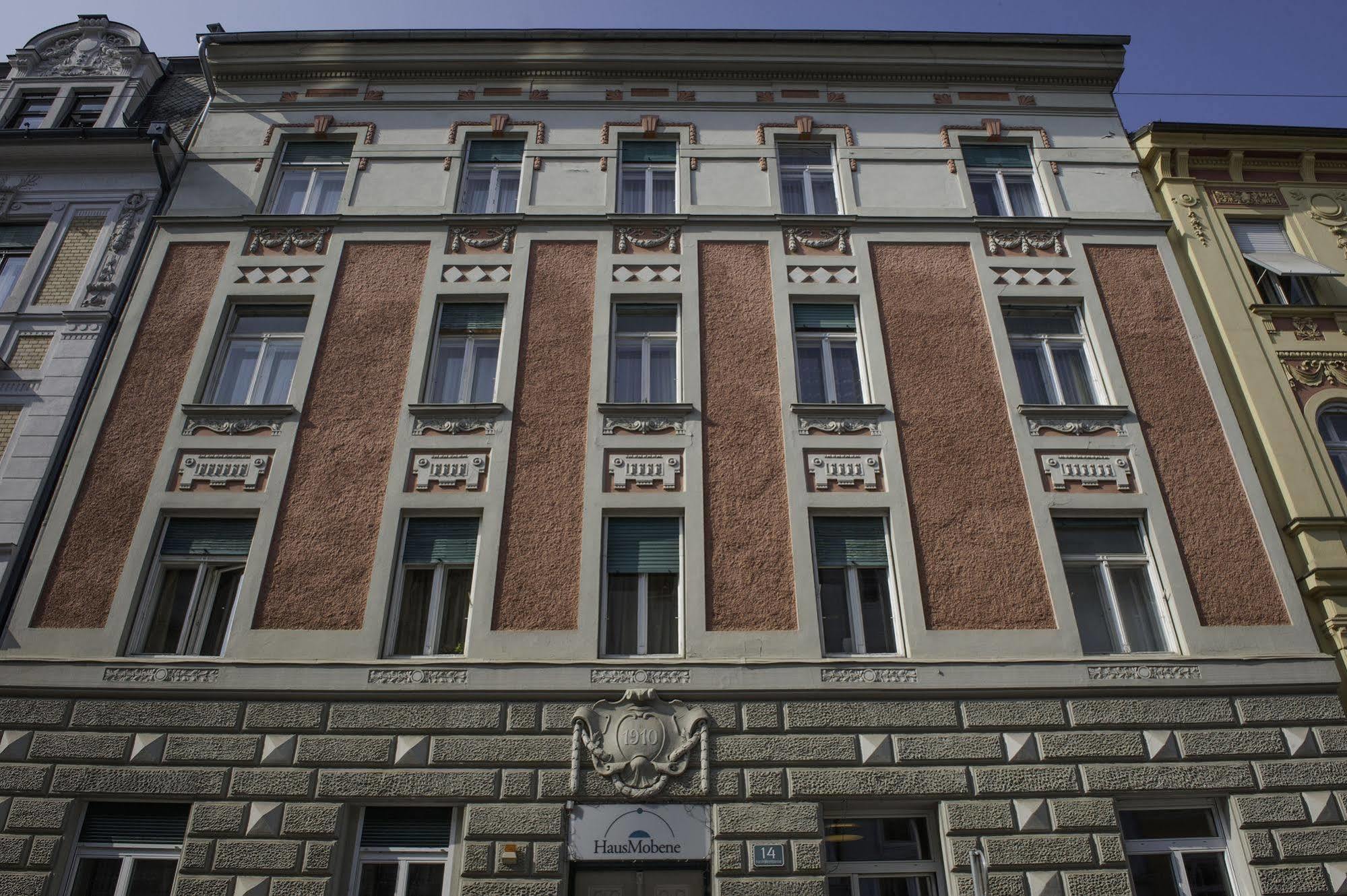 Haus Mobene - Hotel Garni Graz Bagian luar foto