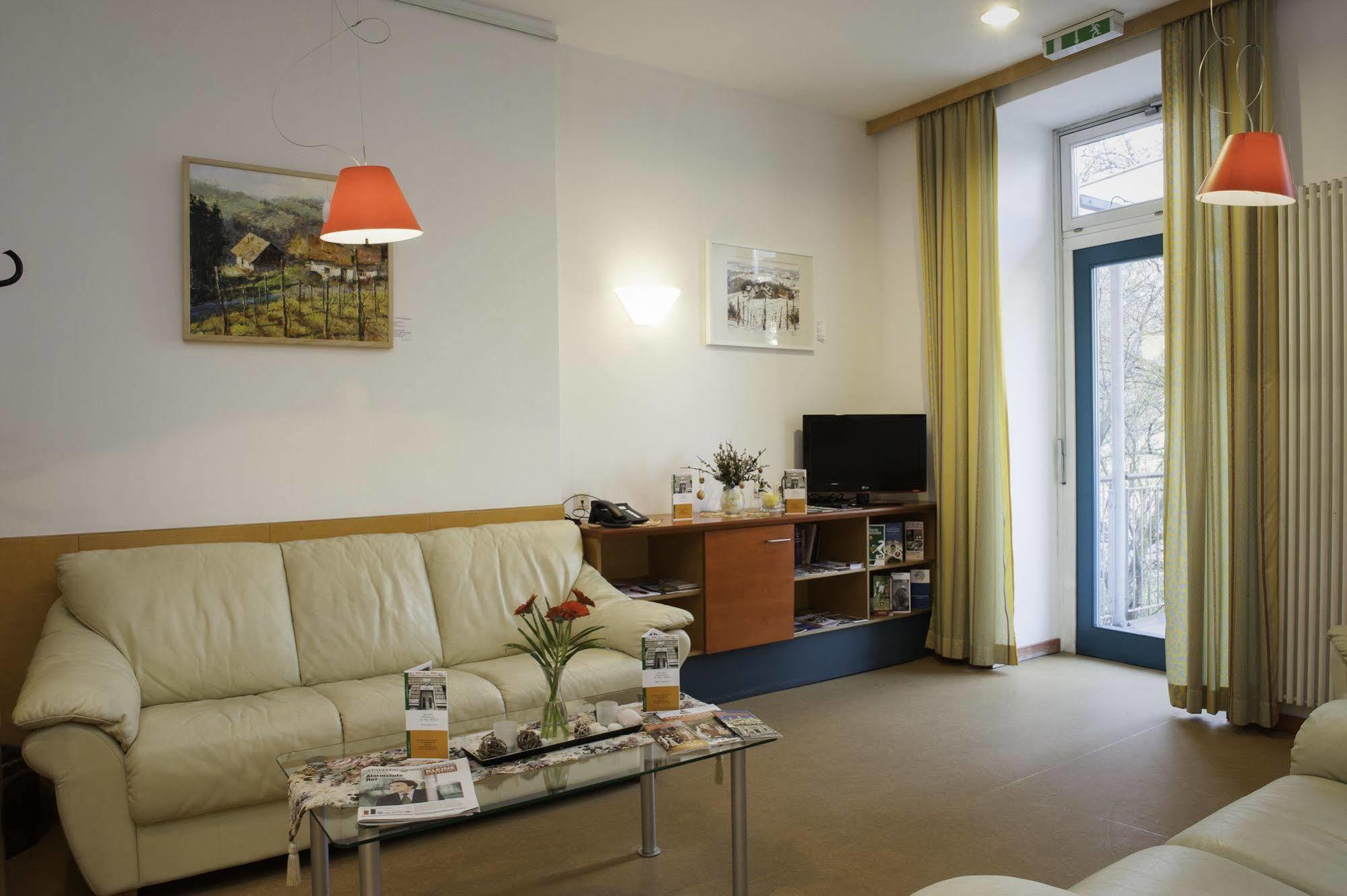 Haus Mobene - Hotel Garni Graz Bagian luar foto