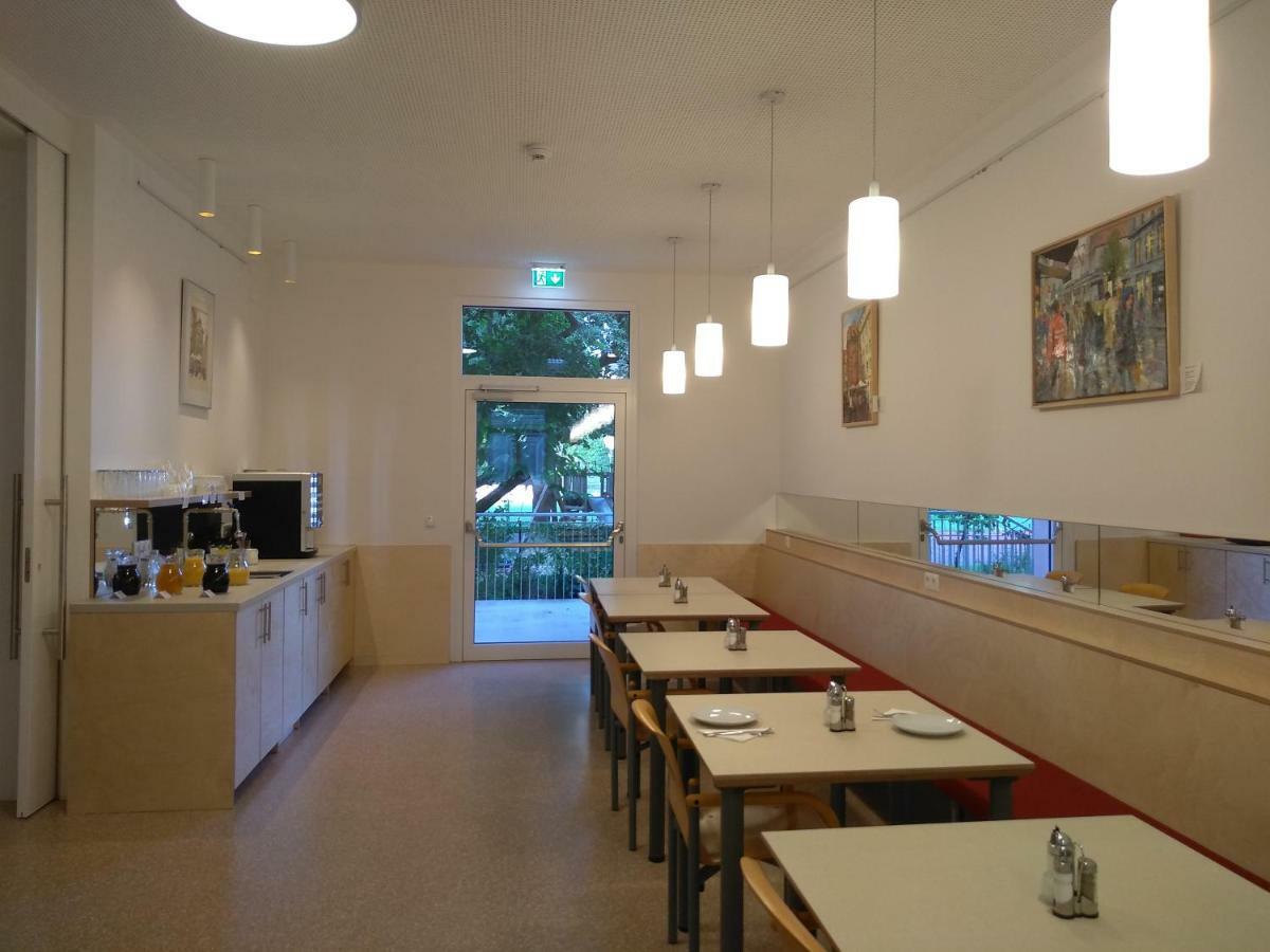 Haus Mobene - Hotel Garni Graz Bagian luar foto