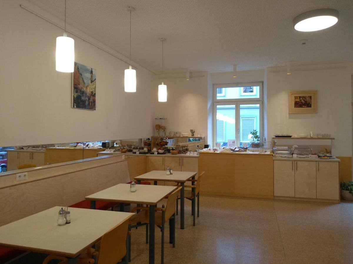 Haus Mobene - Hotel Garni Graz Bagian luar foto